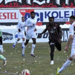 S&uuml;per Lig i&ccedil;in geri sayım başladı! Deplasmanda 3-0 kazanarak seriyi 11 ma&ccedil;a &ccedil;ıkardılar