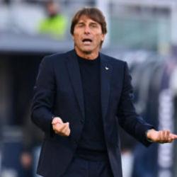 Fenerbah&ccedil;e'nin eski yıldızı Avrupa'yı sallıyor! Conte &ouml;vg&uuml;ler yağdırdı: Heykeli dikilmeli