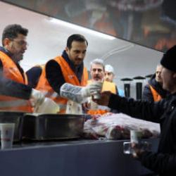 AK Parti İstanbul&rsquo;dan her g&uuml;n on binlerce kişiye &ccedil;orba ikramı
