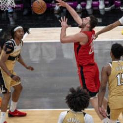 Alperen Şeng&uuml;n'&uuml;n yıldızlaştığı ma&ccedil;ta Houston Rockets galip geldi