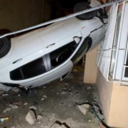 İstanbul'da mahalleyi ayağa kaldıran kaza: 8 metre y&uuml;ksekten d&uuml;şt&uuml;!