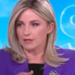 Avustralyalı yazar İran rejimine diktat&ouml;r diyen sunucuya sert &ccedil;ıktı