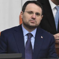 Bakan Akın G&uuml;rlek'ten son dakika sosyal medya a&ccedil;ıklaması