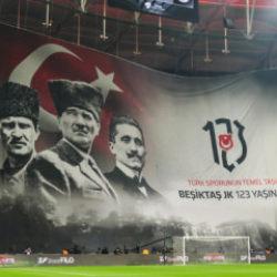 Beşiktaş'tan 123. yıla &ouml;zel pankart: Milli tarihimize bir vefa