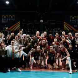 Eczacıbaşı Dynavit Kupa Voley'de yarı finale y&uuml;kseldi