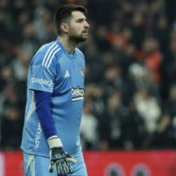 Ersin Destanoğlu ma&ccedil; sonu &ccedil;ıldırdı: Yere yatıyorlar...