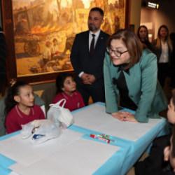 Gazi şehirde iyilik &ccedil;ocuklara yayılıyor