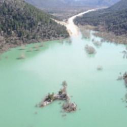 İki şehri birbirine bağlıyordu: Kara yolunun 4 kilometresi g&ouml;l oldu! G&uuml;nlerdir ulaşım yok