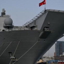 İngiliz limanında g&ouml;vde g&ouml;sterisi! Yedi d&uuml;vel hayran kaldı: TCG Anadolu g&ouml;ğ&uuml;s kabarttı