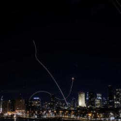 İran'dan f&uuml;ze saldırısı! Tel Aviv'de patlama sesleri! 