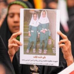 İsrail'in katlettiği &ouml;ğrenciler i&ccedil;in İran'da cenaze t&ouml;reni d&uuml;zenleniyor