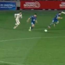 Kendi sahasından inanılmaz gol! Spikerin &ccedil;ıldırdığı anlar g&uuml;ndem oldu