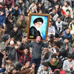 Keşmir'de M&uuml;sl&uuml;manlar baskı altında: Cuma Namazı yasaklandı