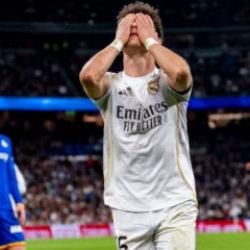 Madrid'de b&uuml;y&uuml;k şok! Taraftarlar kazan kaldırdı: Arda ise 'Zidane' esintisi ile g&uuml;ndemde