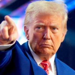 Trump '50 yıldır bu anı bekliyorum' deyip a&ccedil;ıkladı: İran'dan sonra o &uuml;lke de d&uuml;şecek