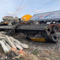 Nevşehir&rsquo;de y&uuml;k treni tıra &ccedil;arptı!