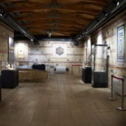 Rami K&uuml;t&uuml;phanesi'nde 'Osmanlı Sultanlarının Sevdası: Kutsal Emanetler' sergisi a&ccedil;ıldı