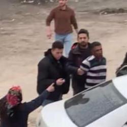 Sakarya'da hareketli dakikalar: Firariyi vermemek i&ccedil;in polise direndiler