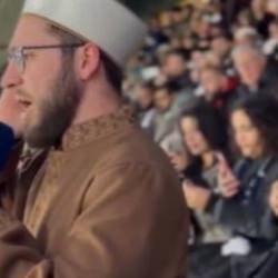 Tottenham'ın stadında iftar! Ezanı T&uuml;rk imam okudu