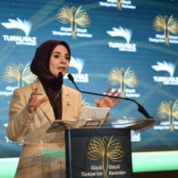 T&uuml;rkiye&rsquo;nin g&uuml;&ccedil;l&uuml; kadınları buluştu! Bakan G&ouml;ktaş'tan &ccedil;alışan annelere doğum izni m&uuml;jdesi