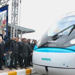 T&uuml;rkiye&rsquo;nin ulaşımında milat! İlk yerli ve milli hızlı tren raylara indi!