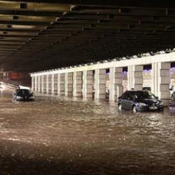 CHP'li belediyelerin bitmeyen sorunları! &Ccedil;&ouml;z&uuml;m gelmeyince vatandaş kolları sıvadı