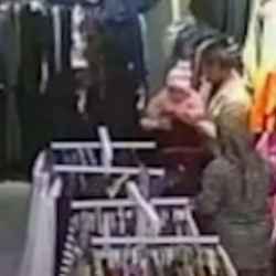 Bebeği heimlich manevrasıyla kurtardı