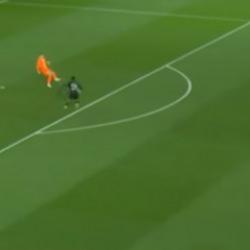 S&uuml;per Lig devinin istediği kaleci Şampiyonlar Ligi'nde takımını yaktı!