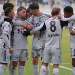 Lider zirveyi bırakmıyor! Tarihi ma&ccedil; &ouml;ncesi fark attılar