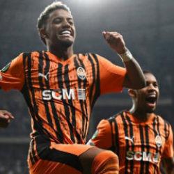 Arda Turan'ın Shakhtar'ından &ccedil;ılgın zafer! &Ccedil;eyrek finale g&ouml;z kırptı