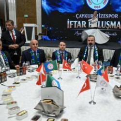 Bakan G&uuml;rlek, &Ccedil;aykur Rizespor iftarına katıldı