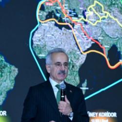 Bakan Uraloğlu: H&uuml;rm&uuml;z Boğazı'ndan ilk T&uuml;rk gemisi ge&ccedil;ti!