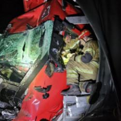 Bursa'da 2 tır &ccedil;arpıştı: 1 kişi hayatını kaybetti