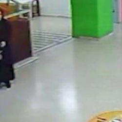 Okulda dehşet anları: M&uuml;d&uuml;r yardımcısına veli saldırısı