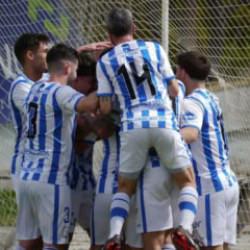 Fenerbah&ccedil;e'nin eski golc&uuml;s&uuml; 45 yaşında atmaya devam ediyor