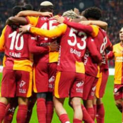 Galatasaray'da Okan Buruk'un değişilmezi Lucas Torreira i&ccedil;in zam kararı!