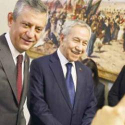 B&uuml;lent Arın&ccedil;'a CHP tepkisi: Kiminle g&ouml;r&uuml;şt&uuml;ğ&uuml;n&uuml;z&uuml; biliyorum