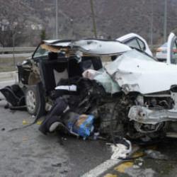 Hafta sonu yollarda can pazarı: 3 &ouml;l&uuml;, 34 yaralı