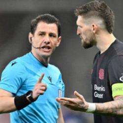 Halil Umut Meler, Leverkusen-Arsenal ma&ccedil;ında verdiği kararla Devler Ligi'nde g&uuml;ndem oldu!