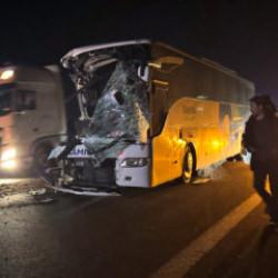 İki ilimizde yolcu otob&uuml;sleri kaza yaptı: &Ouml;l&uuml; ve yaralılar var!