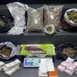 İzmir narkotik ekiplerinden zehir tacirlerine dev darbe: 10 ş&uuml;pheli tutuklandı