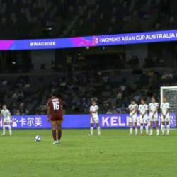 Kadın futbolcudan Ronaldo gol&uuml;