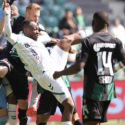 Konyaspor Kocaelispor'u geriden gelerek devirdi!