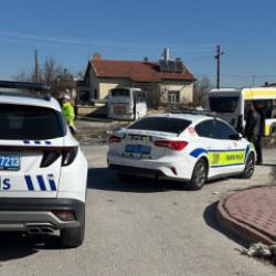 Konya'da belediye otob&uuml;s&uuml; ile &ouml;ğrenci servisi &ccedil;arpıştı: 17 yaralı