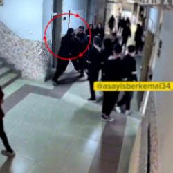 Konya'da kardeşine hakaret edildiğini &ouml;ne s&uuml;ren maganda okul basıp &ccedil;ocuk d&ouml;vd&uuml;