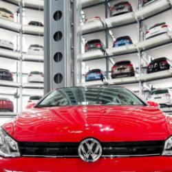 Alman devi &Ccedil;in rekabetiyle sarsıldı Faaliyet karı yarı yarıya eridi