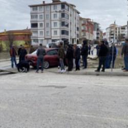 &Ccedil;orum'da minib&uuml;s ile otomobil &ccedil;arpıştı: 5 yaralı