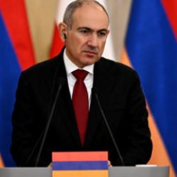 Paşinyan'ı &ccedil;ıldırtan Karabağ hediyesi! M&uuml;d&uuml;r&uuml; apar topar g&ouml;revden aldı