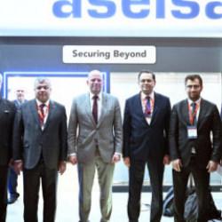 &Uuml;lkenin Savunma Bakanı'ndan itiraf! 'T&uuml;rklerden &ouml;ğreneceğimiz &ccedil;ok şey var'