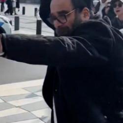 Sinsi Yahudi'den provokasyon girişimi: &Ouml;nce taciz etti, sonra &ldquo;mağdur&rdquo; rol&uuml;ne soyundu